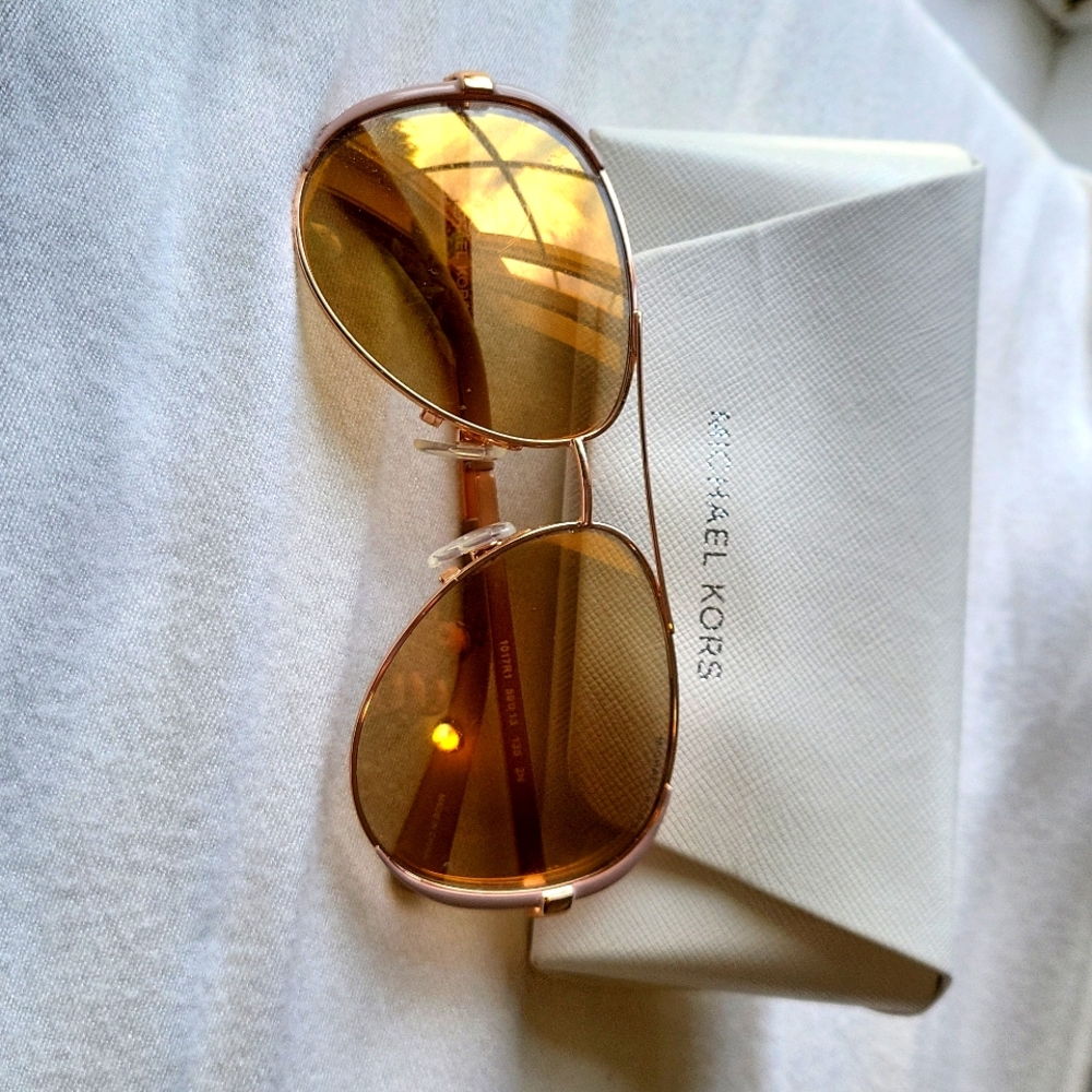 Michael Kors Chelsea Sunglasses w/ Case